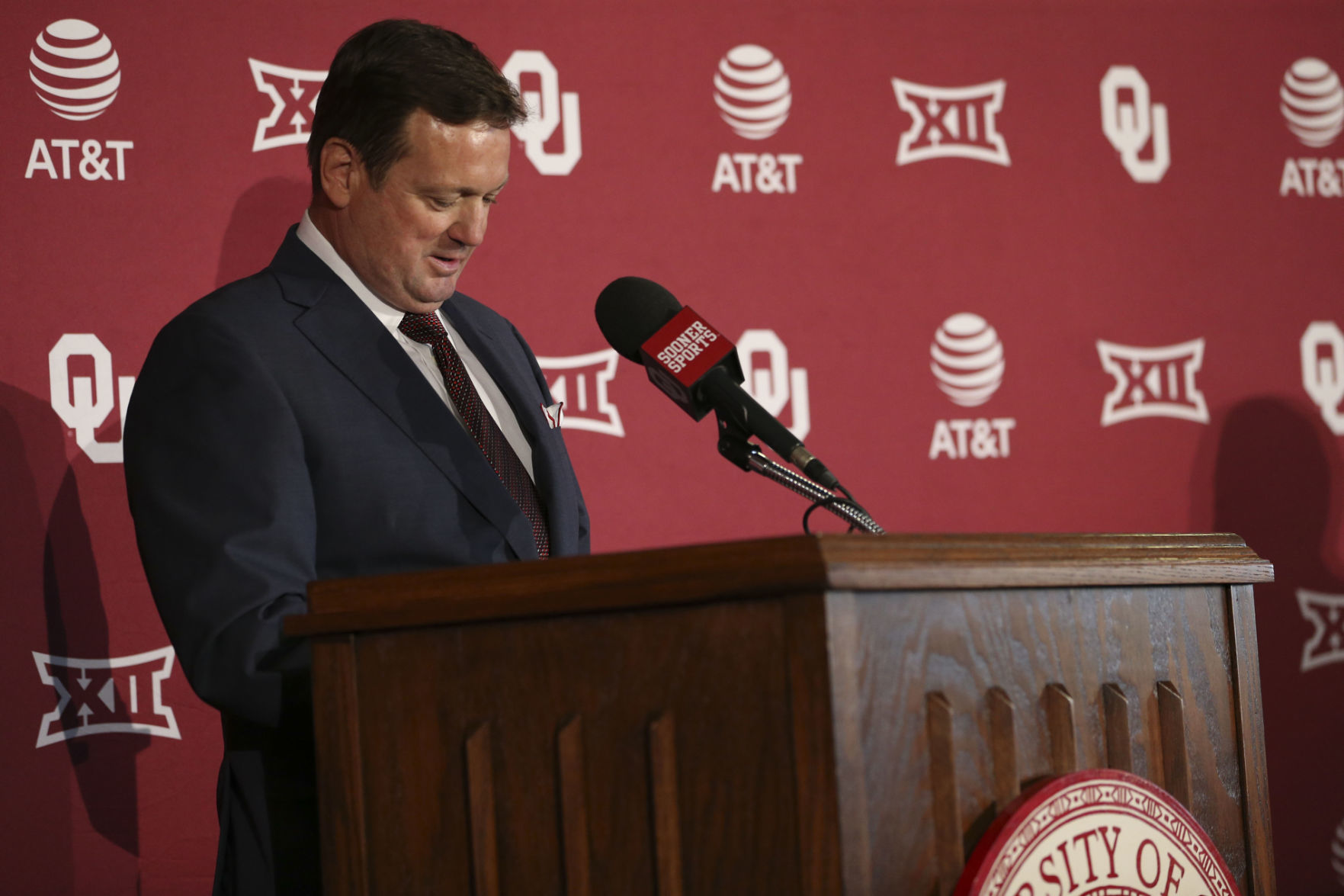 Bob Stoops retires
